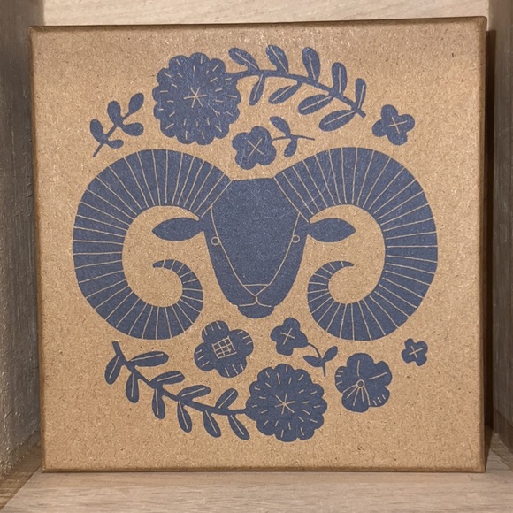 Zodiac…indigo “Aries” round ceramic decorative trinket box in Kraft gift box-NIB - Picture 8 of 16